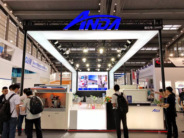 实时报道】聚焦ag贵宾厅｜3D曲面玻璃展