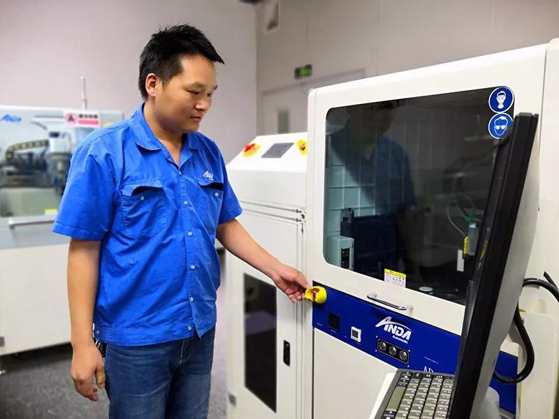 成品一次检验通过太难？他却连续实现了3台！