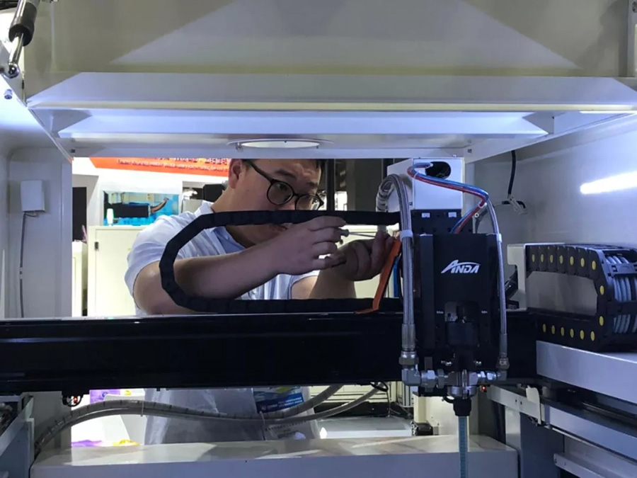 ag贵宾厅坚持自主创新，多部设备首次公开亮相 | 电子制造自动化展报道